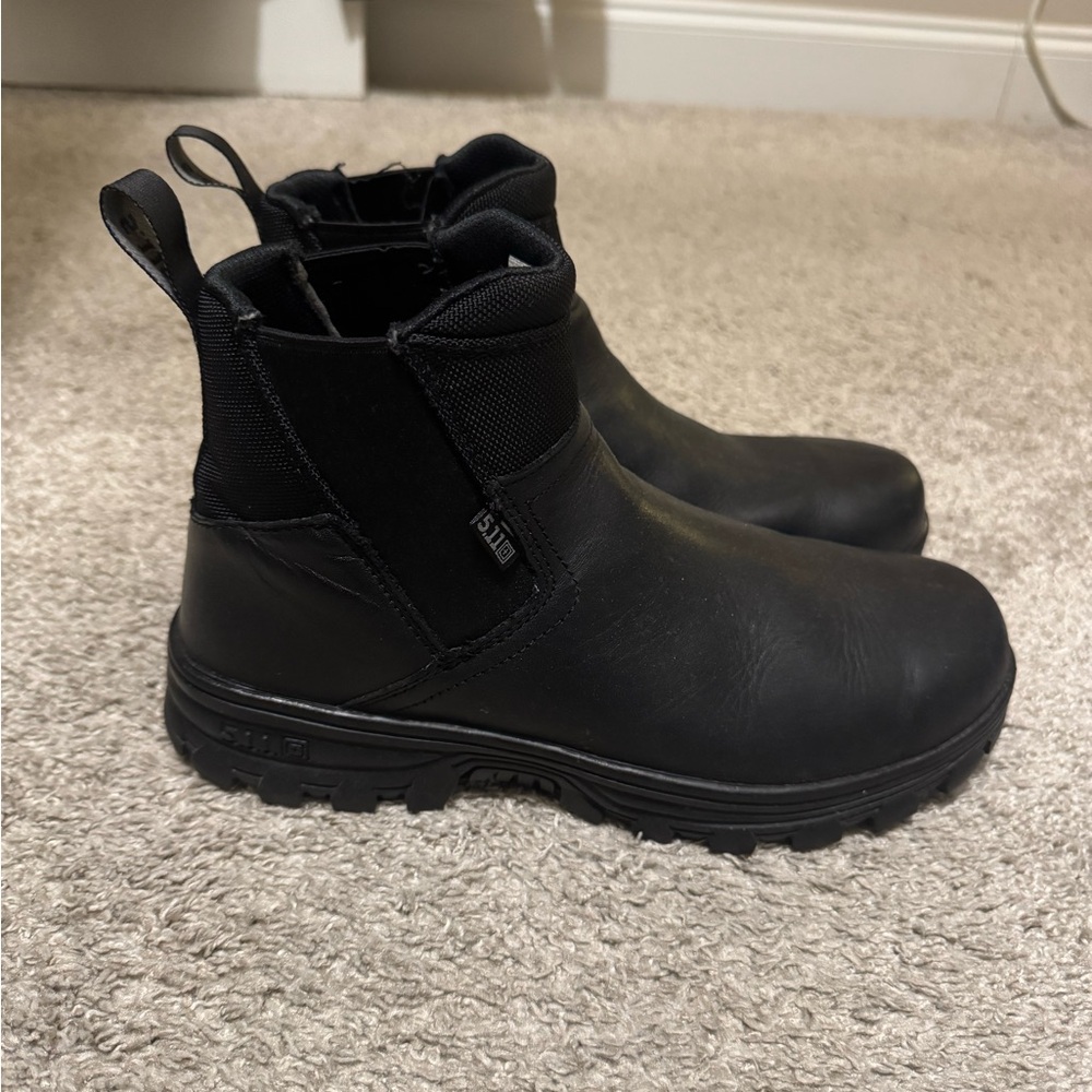 Men’s size 10.5 tactical boots 5.11